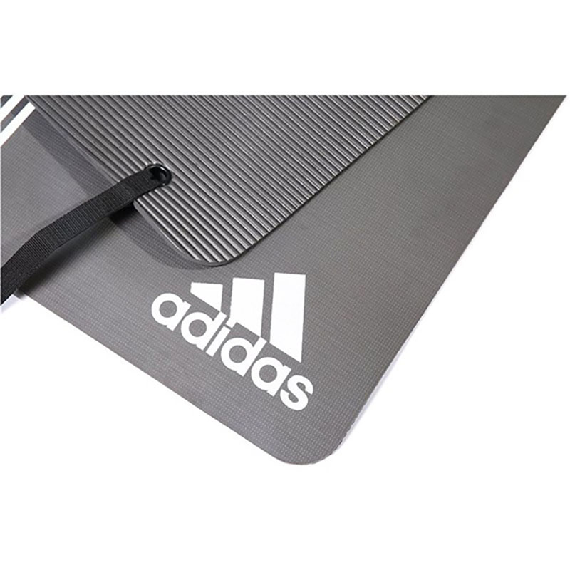 Thảm tập Yoga Adidas ADMT-12236WH chính hãng được làm từ chất liệu cao su NBR, dày 8 ly và có độ bám cao