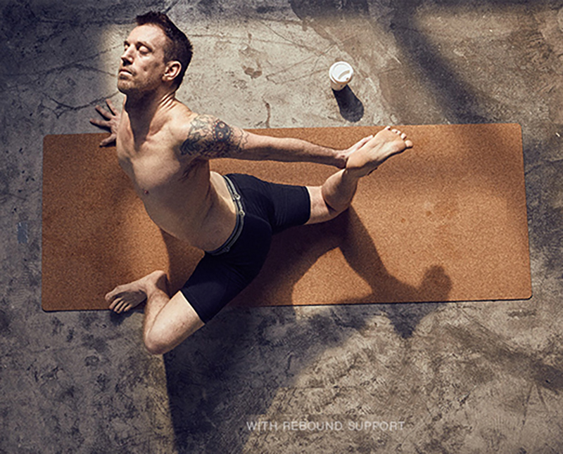 Sử dụng thảm tập Cork Yoga Mat