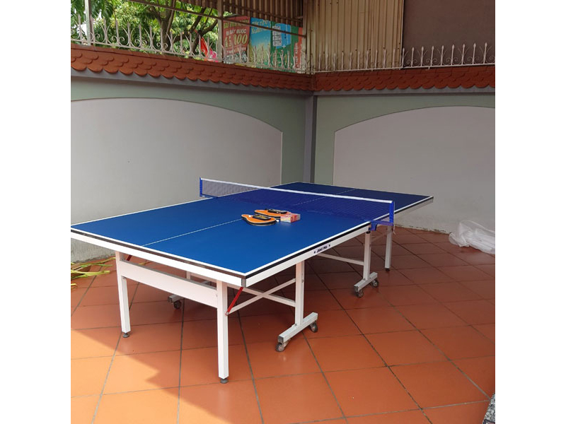 Chân bàn sắt hộp chắc chắn, bánh xe di chuyển tiện lợi