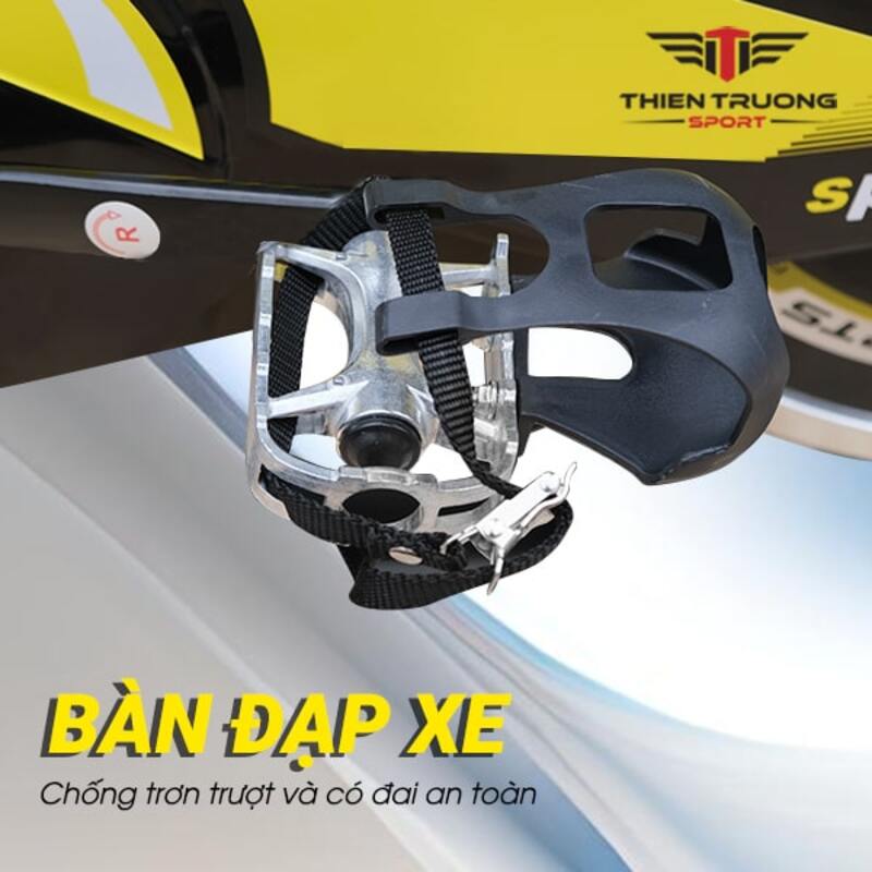 Bàn đạp chống trơn trượt và có đai an toàn