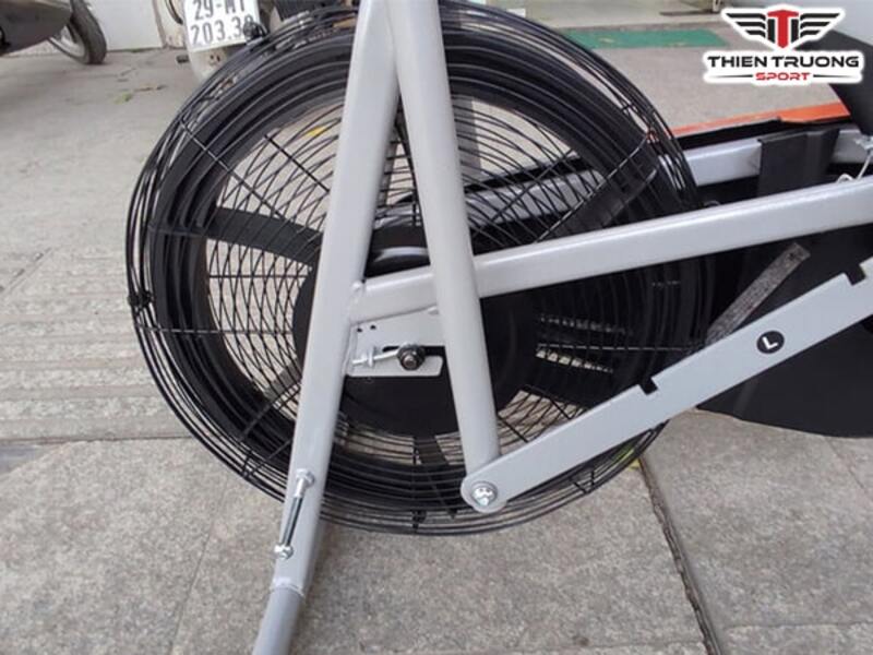 Bánh đà của Tokado TK800 có dạng cánh quạt tăng sức bền
