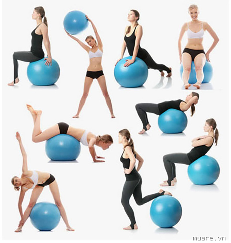 Tập luyện thể dục với bóng tập Yoga