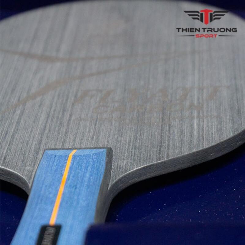 Cốt vợt bóng bàn Nittaku Flyatt Carbon được thiết kế 5 lớp gỗ chuyên dụng và 2 lớp carbon