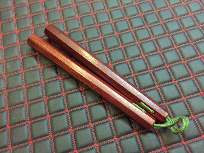 Côn nhị khúc gỗ