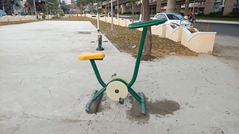 Khung chính của xe làm từ thép tròn, thiết kế chắc chắn