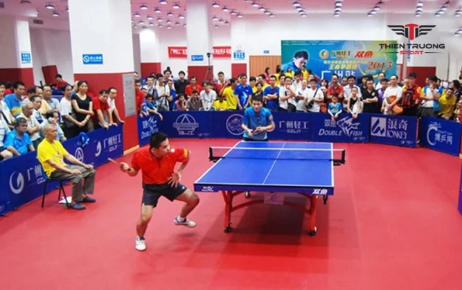 Bàn bóng bàn cao cấp được sử dụng trong các cuộc thi đấu chuyên nghiệp