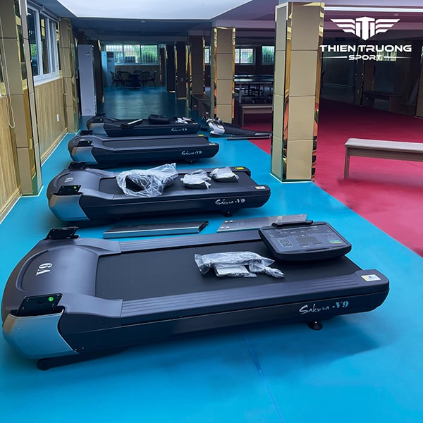 máy chạy bộ phòng gym Sakura V9