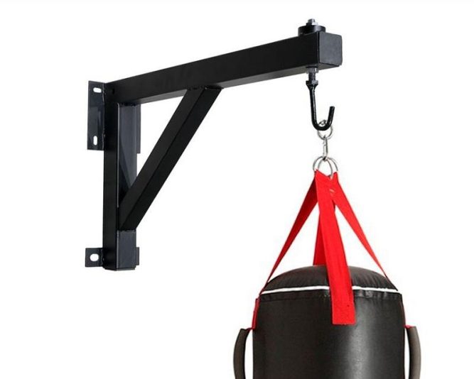 Giá treo bao cát gắn tường thiết kế chắc chắn