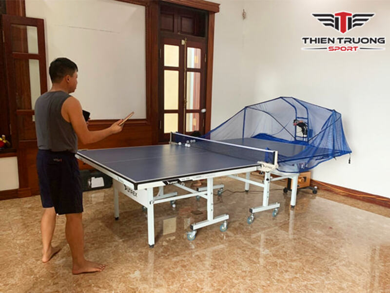 Máy bắn bóng bàn Y&T V-989D thiết kế dạng tự đứng, hiện đại và hỗ trợ tập bóng bàn, nâng cao kỹ thuật