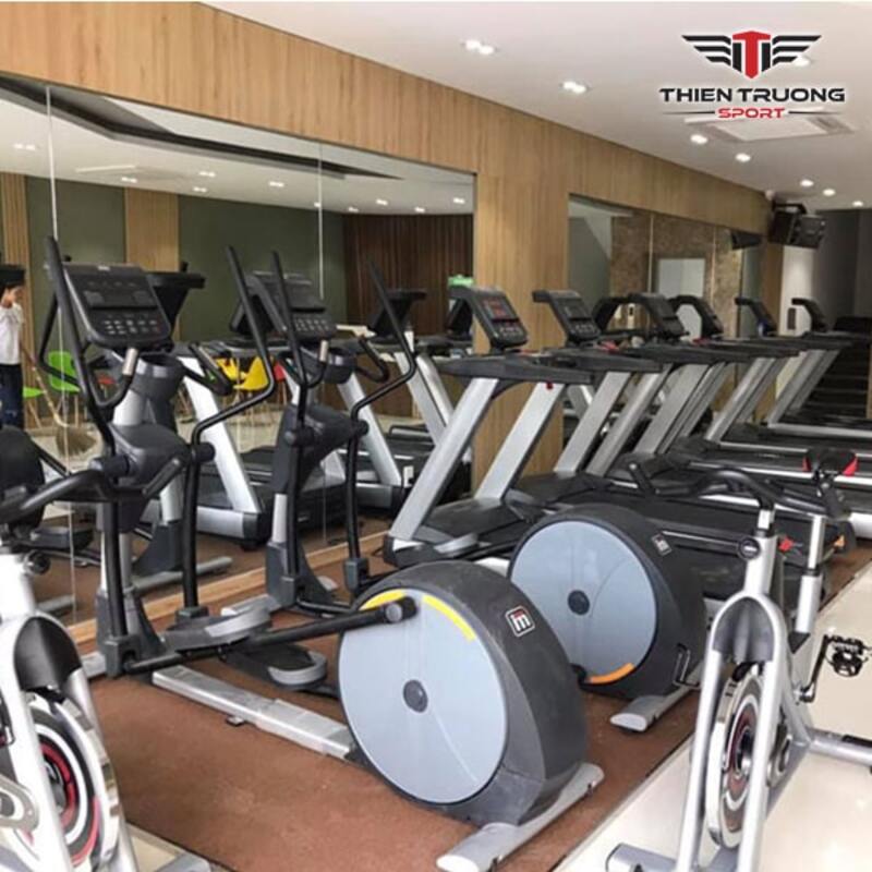 Máy tập Impulse RE500 Elliptical lắp đặt tại phòng gym