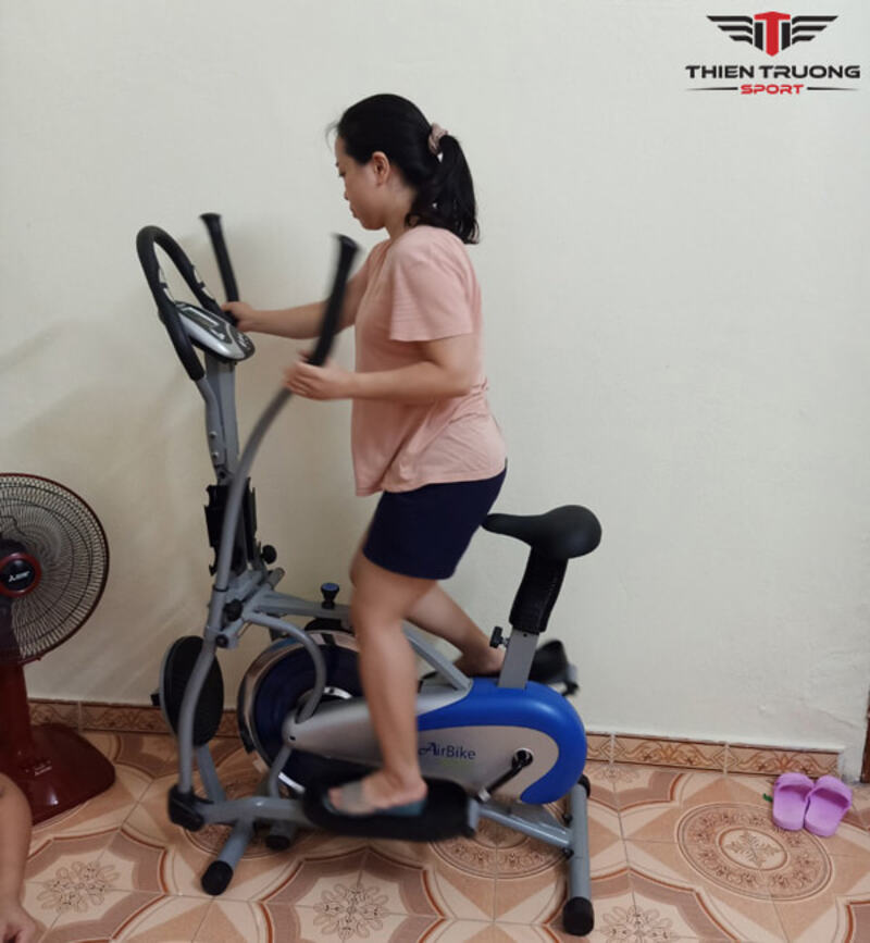 Tập luyện với xe đạp thể dục Orbitrek Elite 2085