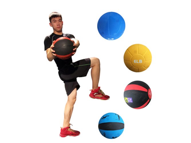 Tập với bóng tạ thể lực