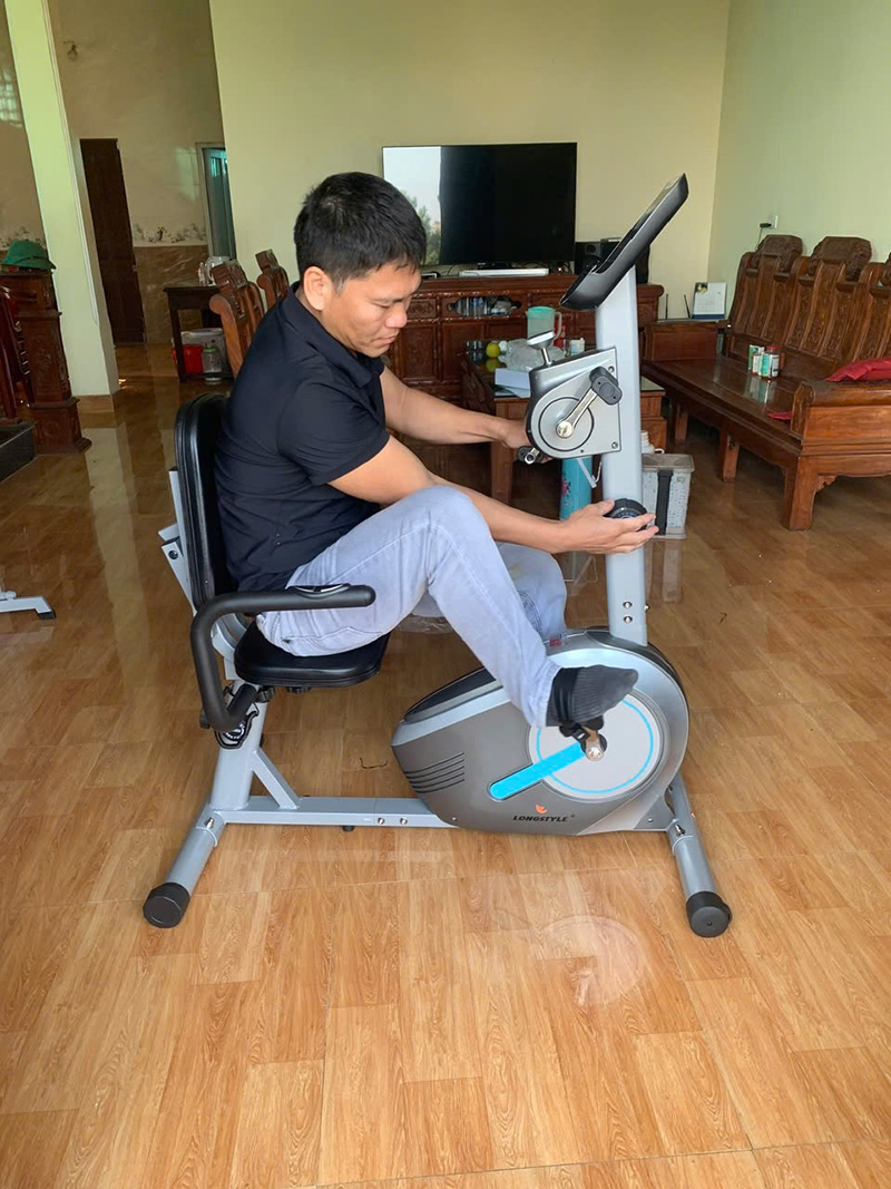 Hình ảnh khách hàng sử dụng xe đạp phục hồi chức năng BC-51053