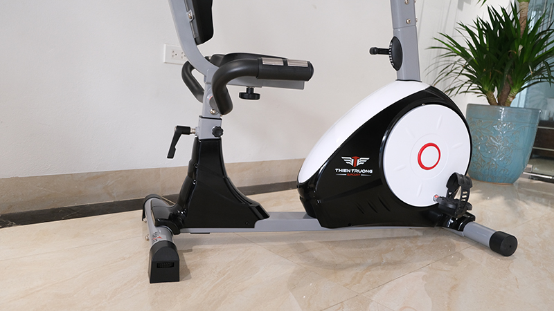 Hệ thống sử dụng bánh đà và dây curoa giúp đạp xe êm hơn