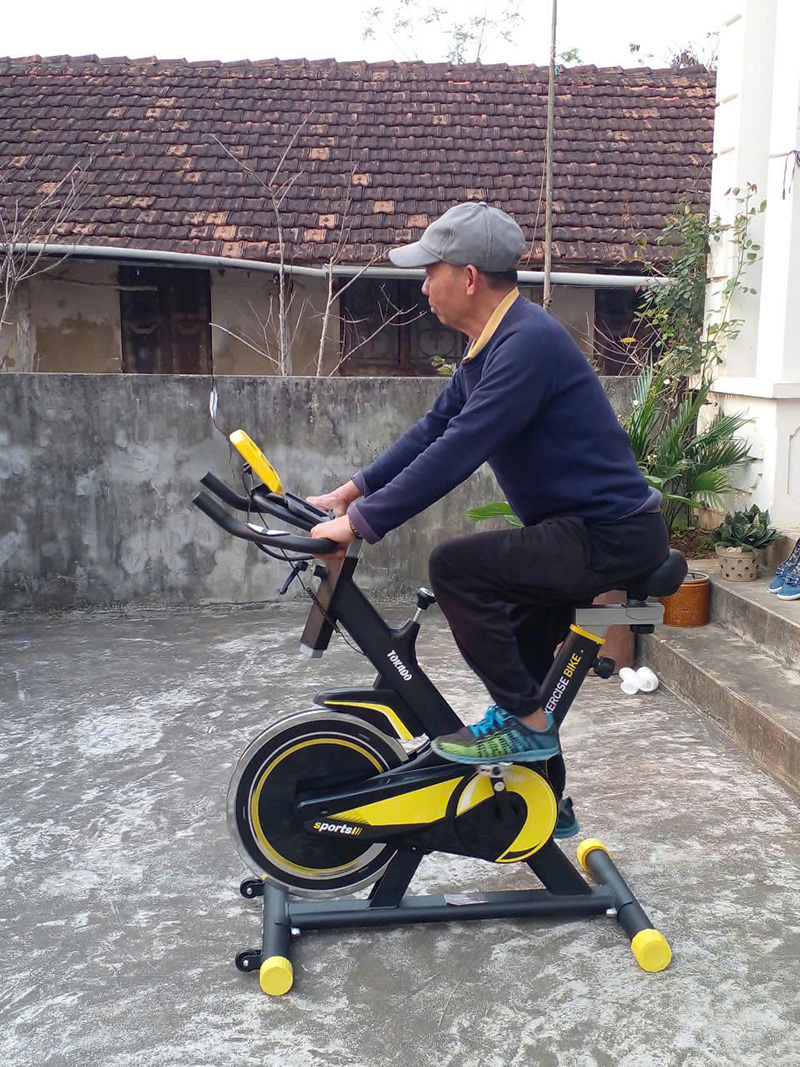 Hình ảnh thực tế khách hàng sử dụng xe đạp tập thể dục Spin Bike JN55