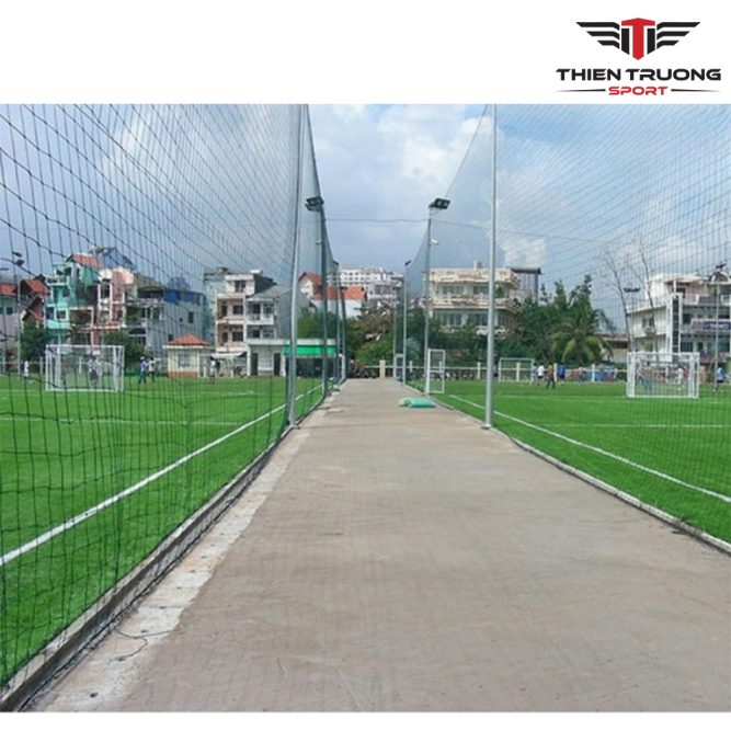 Lưới chắn sân bóng đá