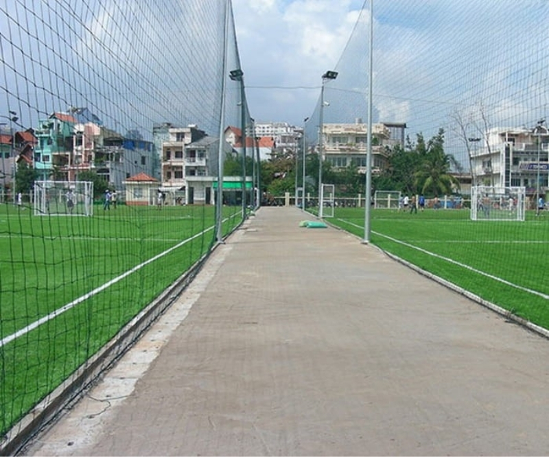 Lưới chắn sân bóng đá
