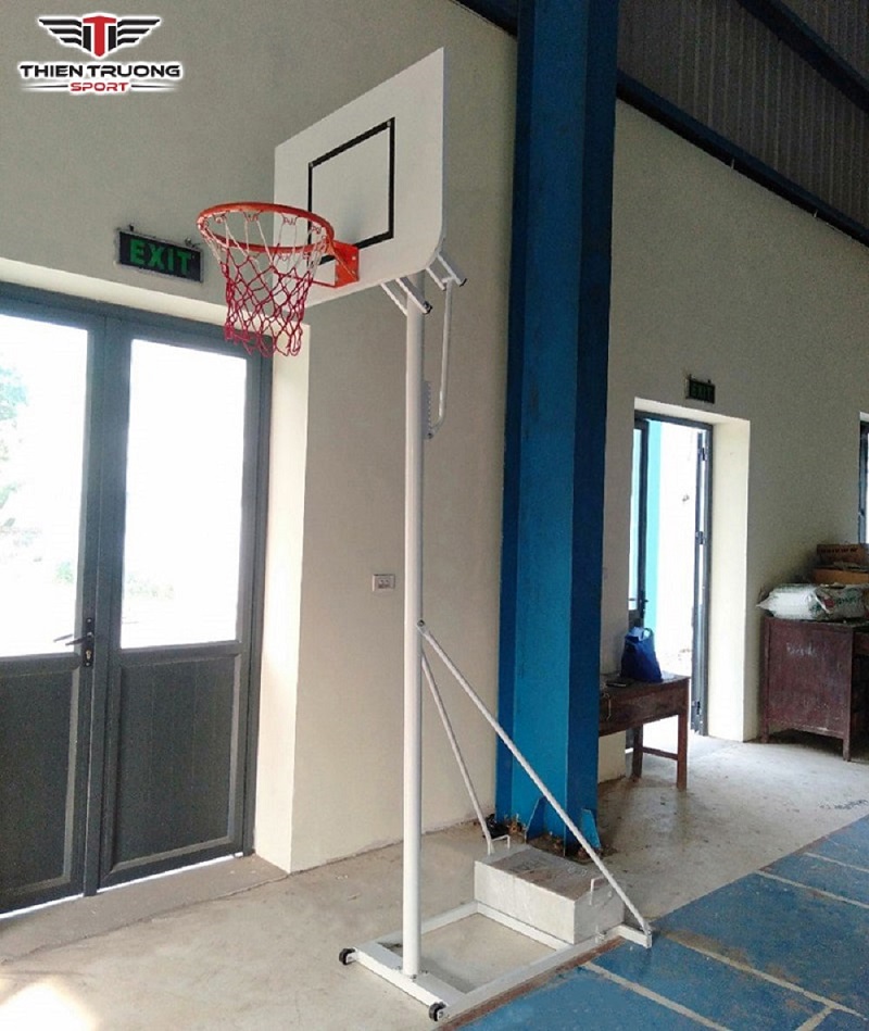 Trụ bóng rổ học sinh