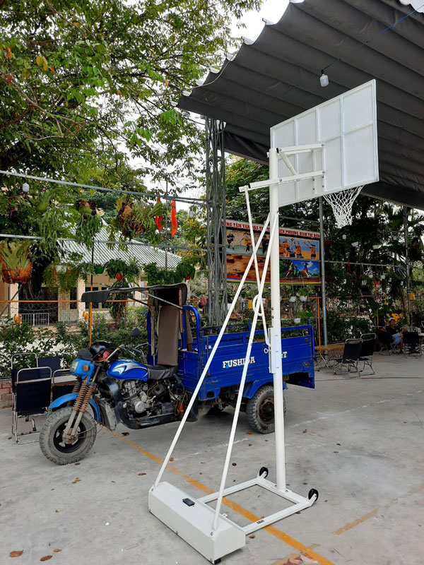 Trụ bóng rổ di động 801825 lắp đặt tại trường học