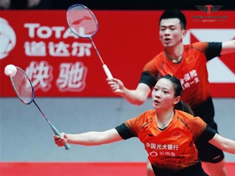 Kỹ thuật tấn công của tay vợt phía trước