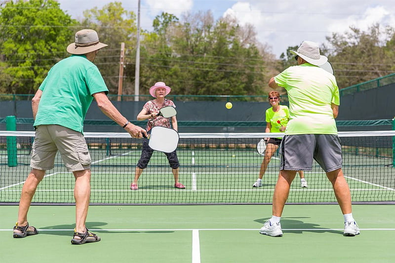 Người cao tuổi có chơi được Pickleball không