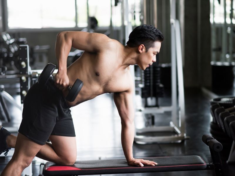 Để tránh nhàm chán và tối ưu hiệu quả, bạn nên thay đổi giữa các bài tập cơ lưng xô khác nhau