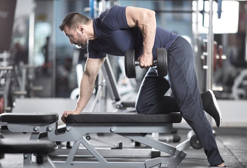 Tập One Arm Dumbbell Row