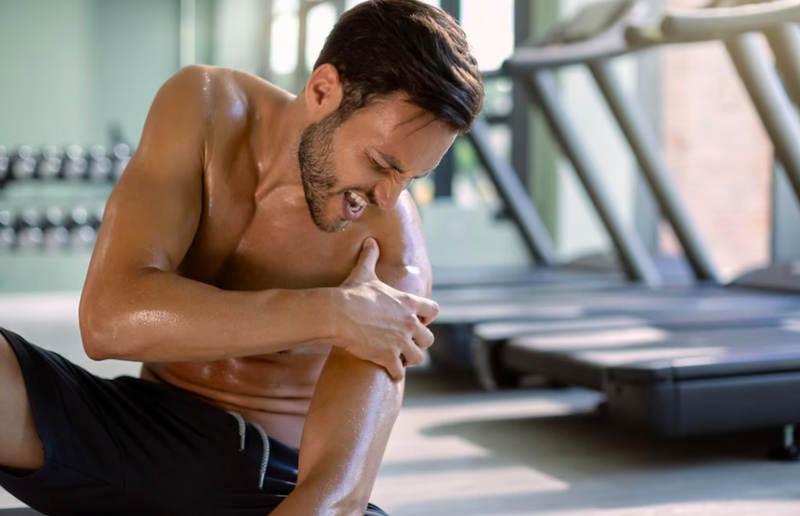 Lệch vai có thể khiến cơ khớp vai bị đau nhức