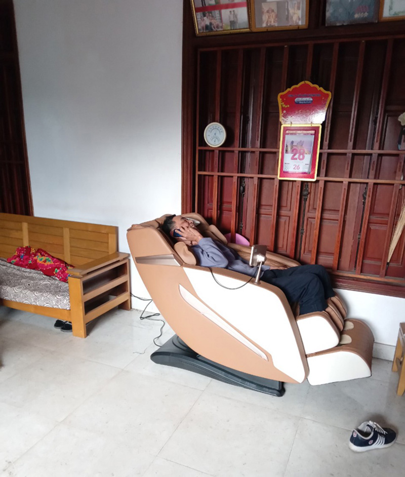 Ghế massage được trnag bị 62 túi khí phân bổ đều khắp nơi các điểm