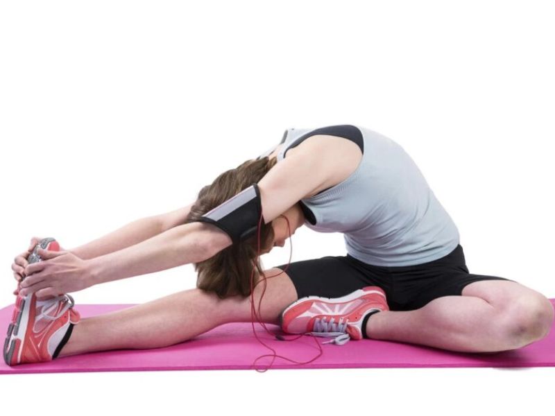 Kéo giãn cơ Hamstring tư thế ngồi