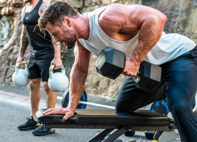 Tập One Arm Dumbbell Row đúng cách