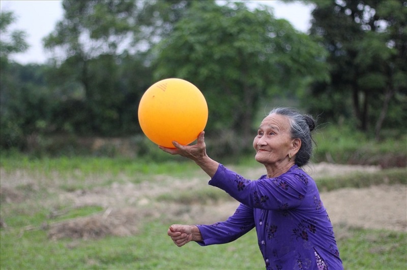 Phát bóng chuyền hơi