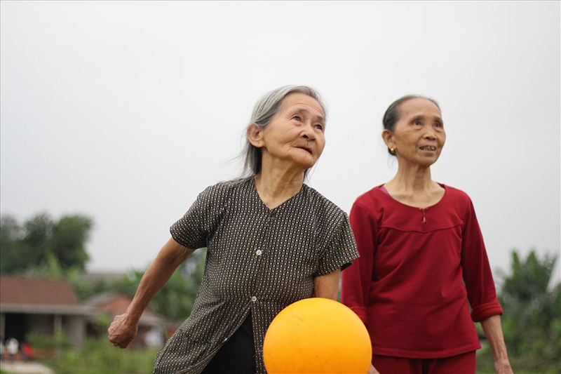 Nắm vững luật chơi giúp hạn chế mắc lỗi khi chơi bóng chuyền hơi
