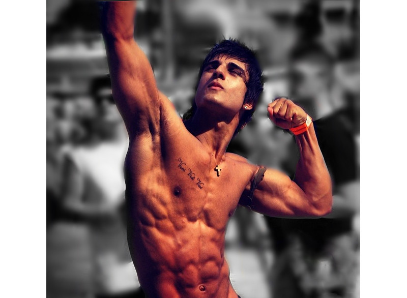 Zyzz thường xuyên tập thể hình với cường độ cao để tăng cơ bắp