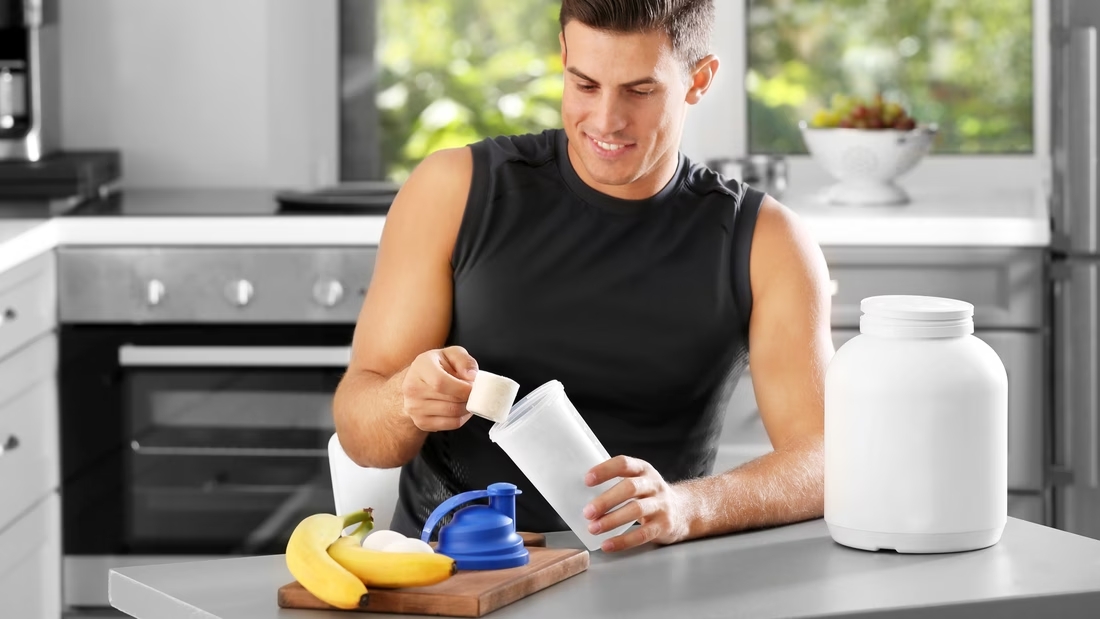 Cách pha whey đúng cách là whey protein nên được pha với nước ở nhiệt độ phòng
