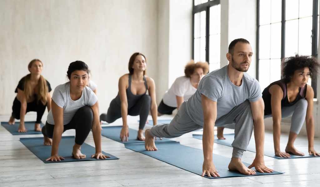 Động tác 9: Tư thế Kị Sĩ - Ashwa Sanchalanasana