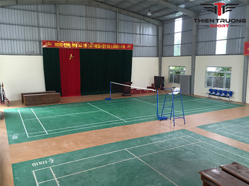 thi công mặt sân cầu lông