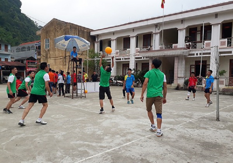 Cách búng bóng chuyền hơi đúng kỹ thuật