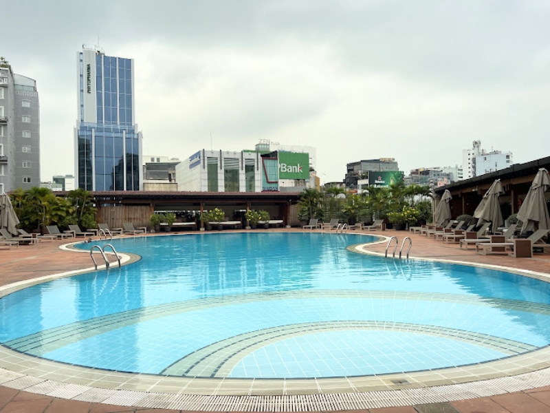 Hồ bơi quận 1 khách sạn New World 