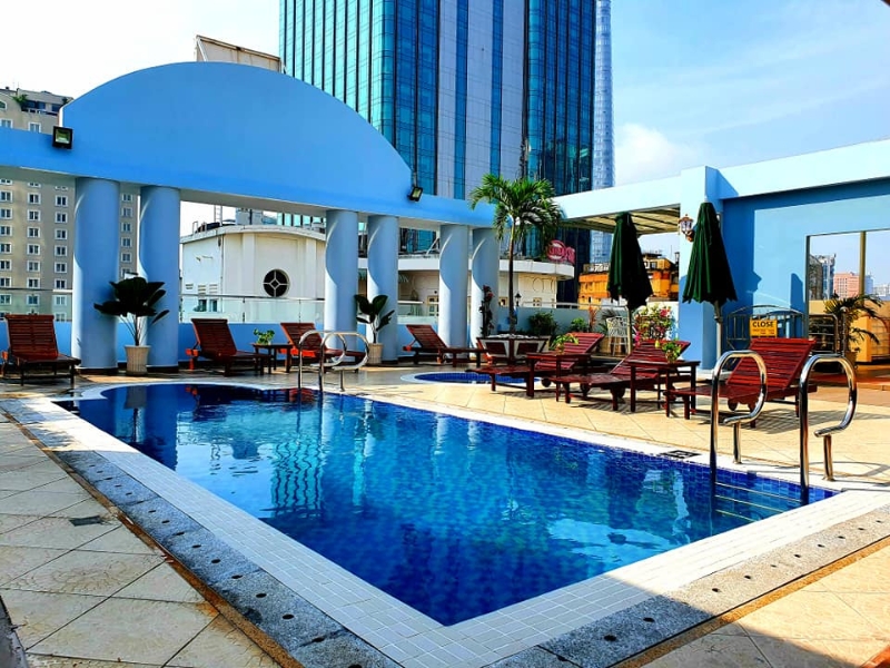 Hồ bơi Quận 1 khách sạn Hương Sen
