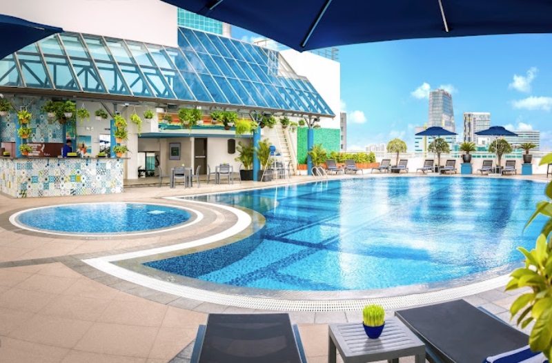 Hồ bơi quận 1 khách sạn Sofitel Plaza
