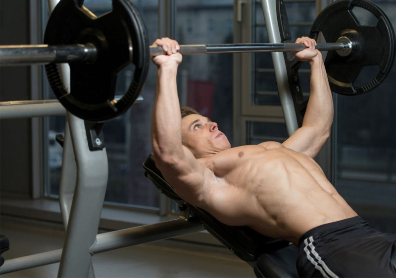 Incline Barbell Bench Press là bài tập cơ ngực hiệu quả nhất