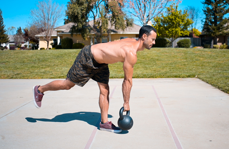 Bài tập Kettlebell One Legged Deadlift