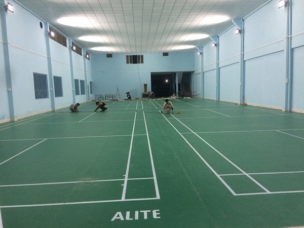 Thi công sân cầu lông