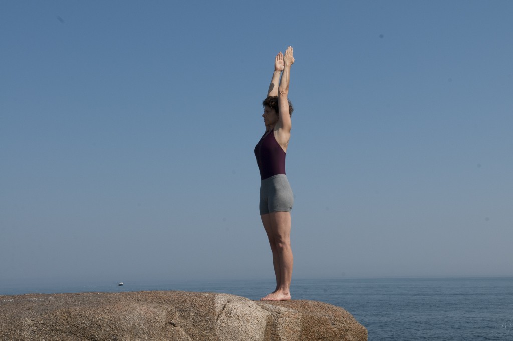 Động tác 12: Tư thế Trái Núi - Tadasana
