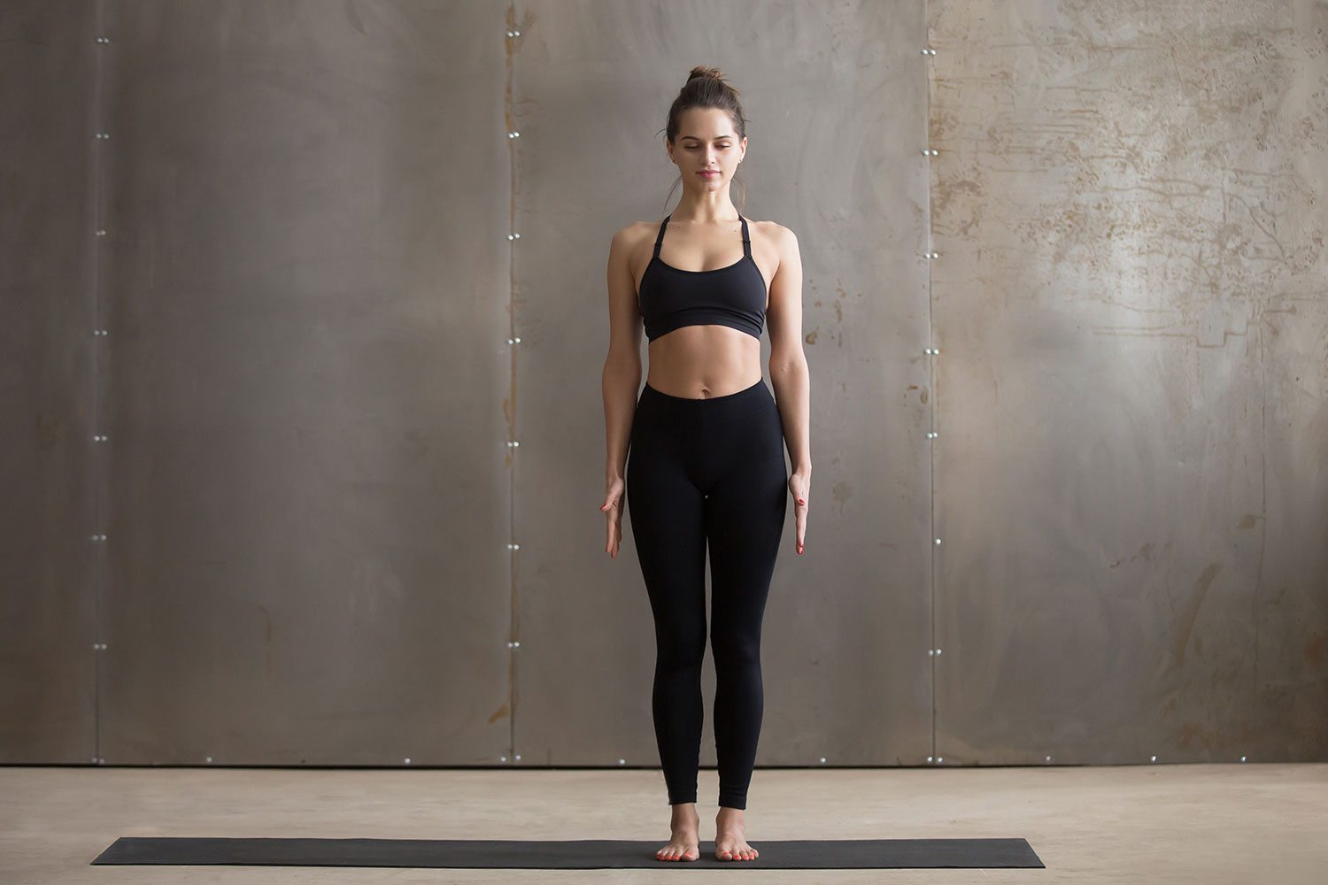 Động tác 1: Tư thế Trái Núi - Tadasana