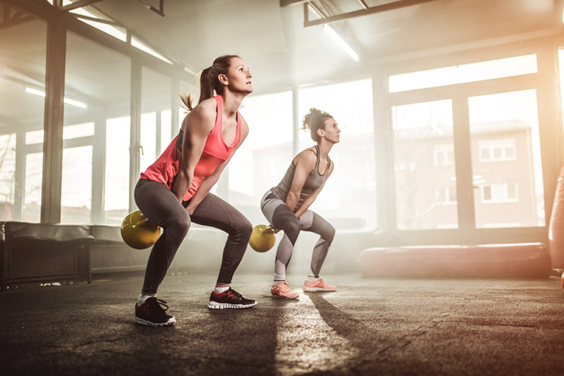 Bài tập Two Arm Kettlebell Swing