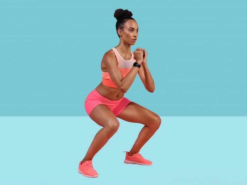 Squats (Gập đùi) là một bài tập cơ đùi trước cơ bản và thiết yếu