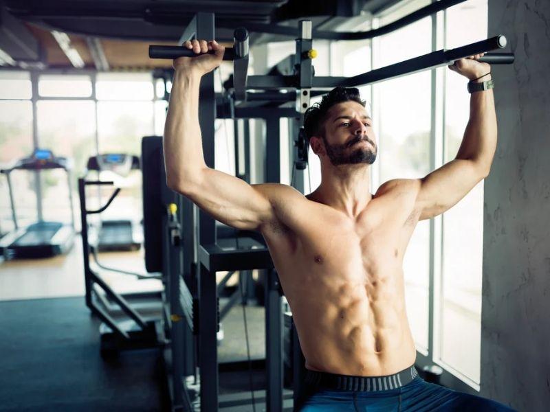 Bài tập đẩy tạ trên máy