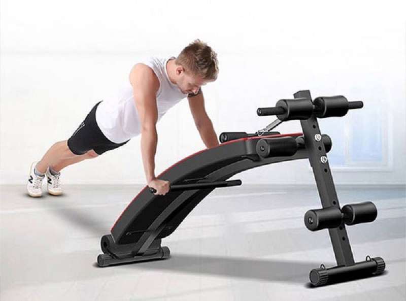 Bài tập với ghế cong tập bụng
